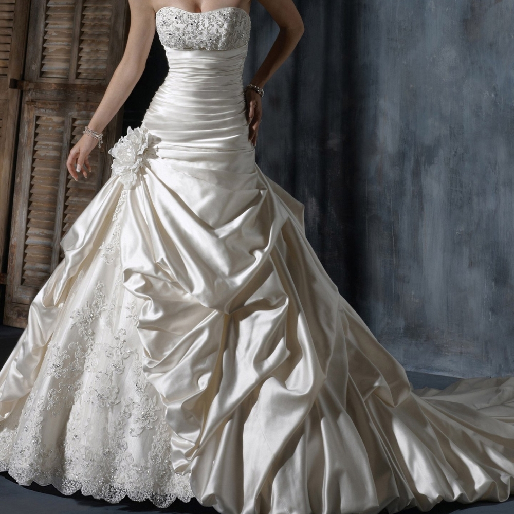 Maggie sottero ambrosia wedding dress,veil, insert - Picture 2 of 8